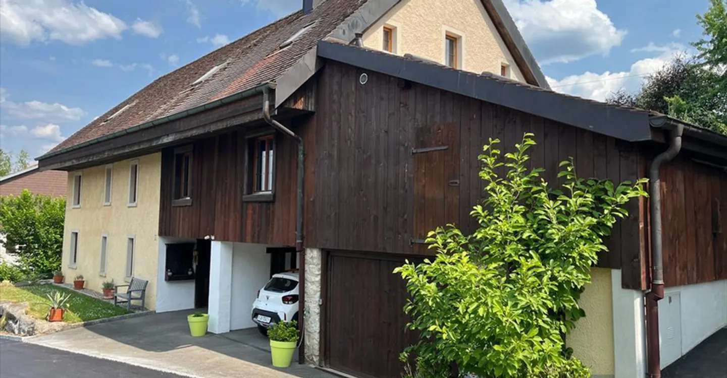 Maison familiale charmante avec jardin - Photo 2 sur 12