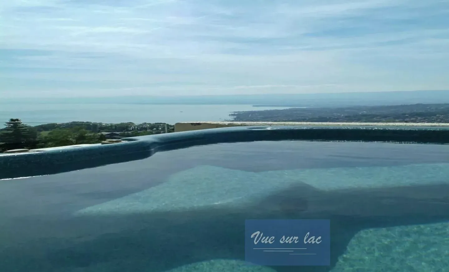 Villa moderne avec vue sur le lac - Photo 4 sur 11