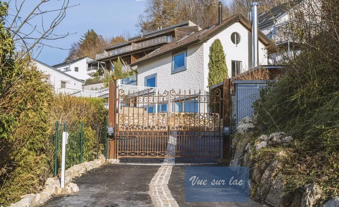 Villa moderne avec vue sur le lac - Photo 1 sur 11