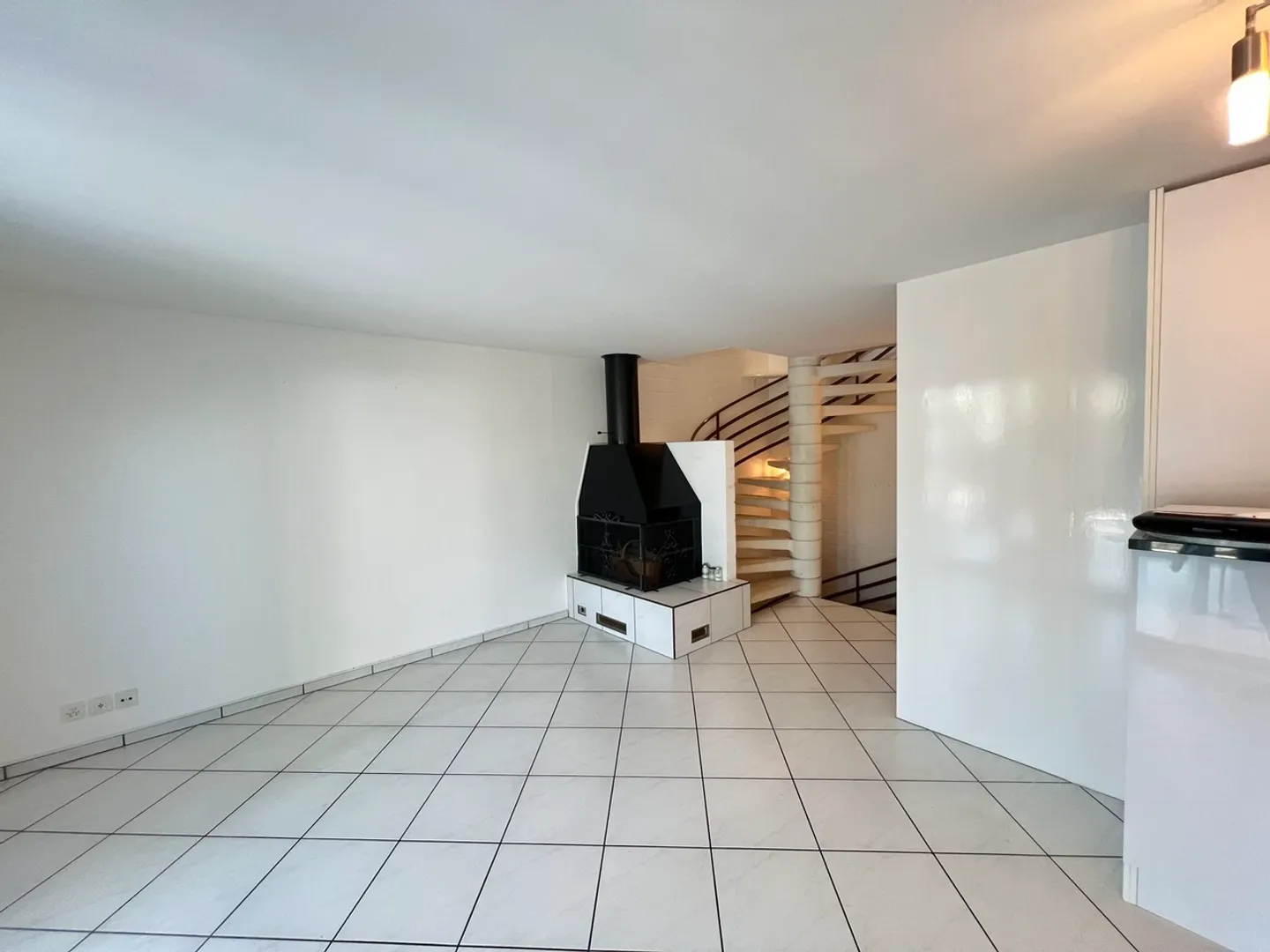 Row house for sale - Photo 3 of 13