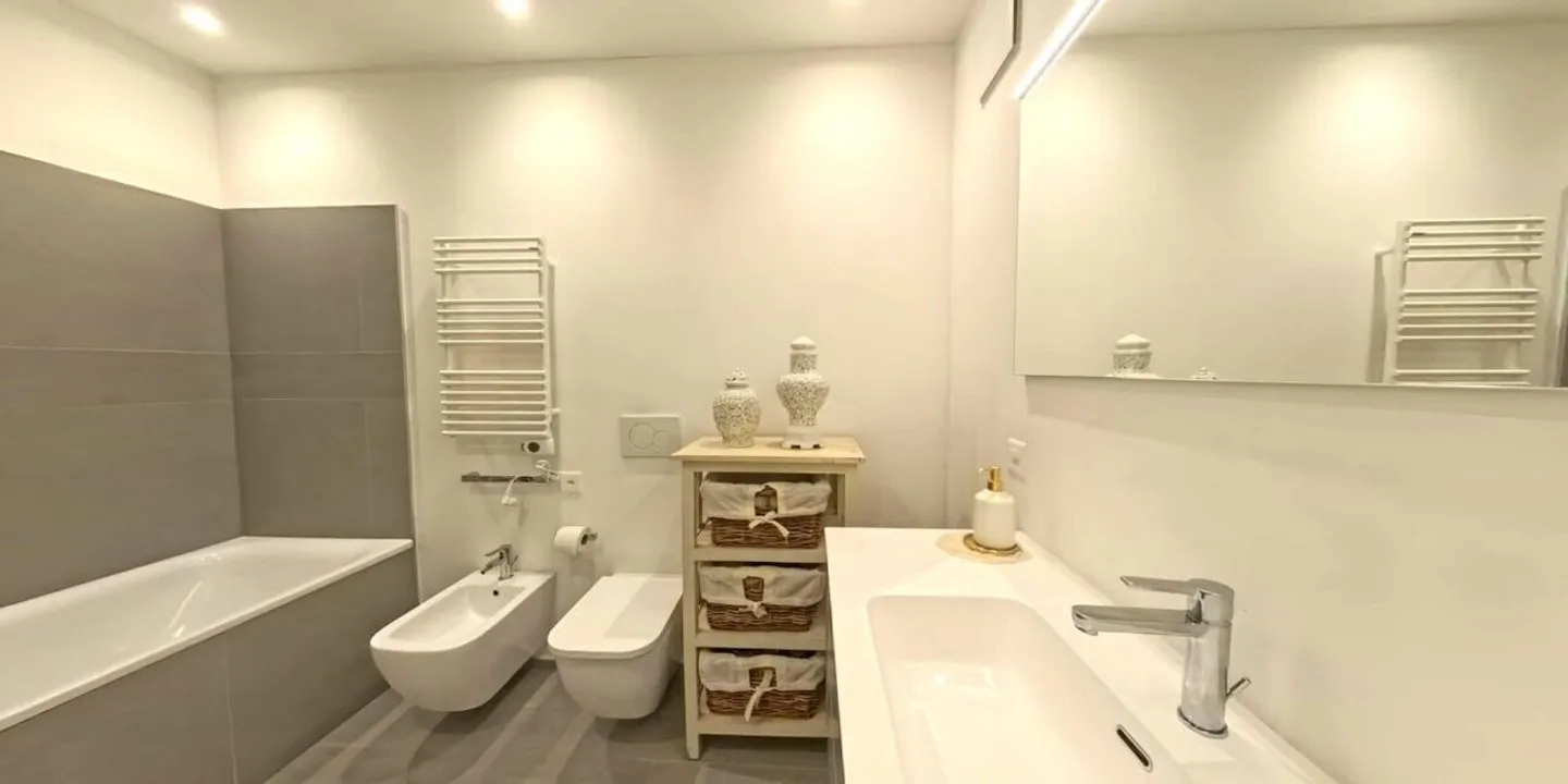 Moderno, di design, luminoso ed elegante - Foto 5 di 7