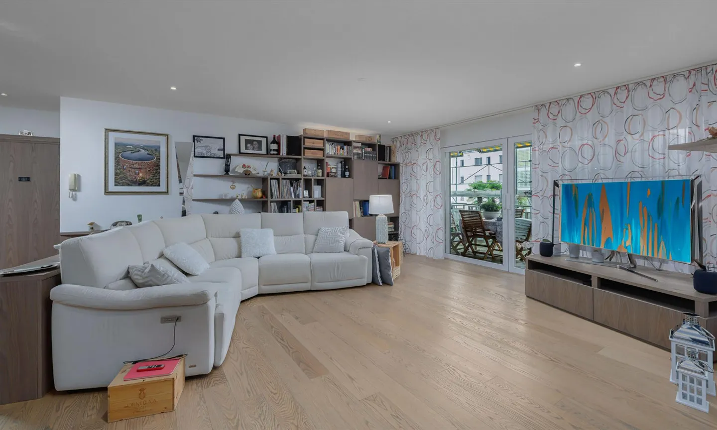 Moderno appartamento di 5,5 stanze con piscina a Pregassona - Foto 1 di 10