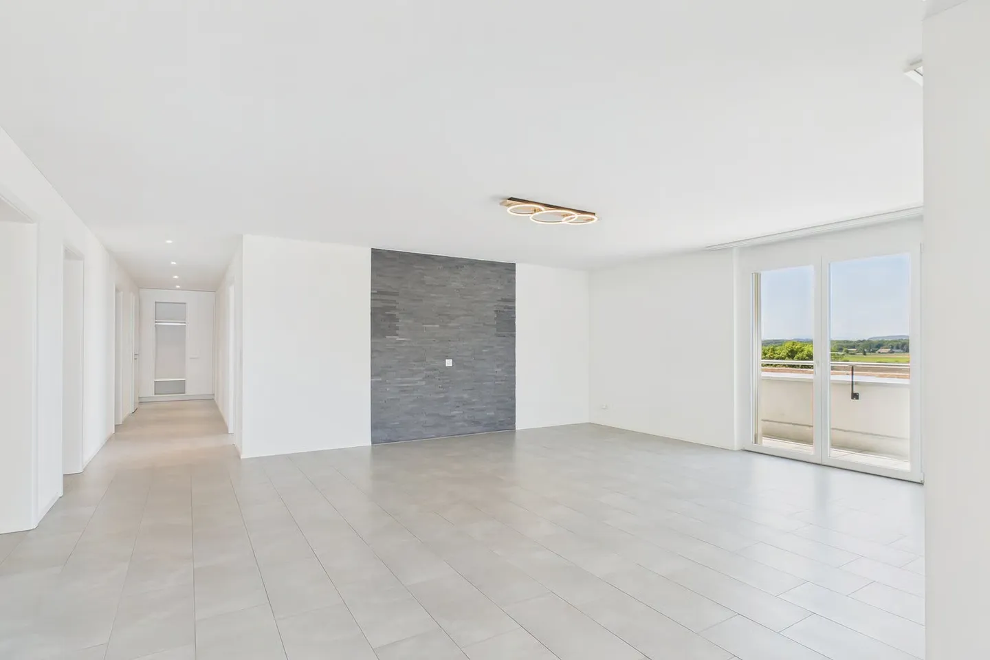 Moderno appartamento attico di 4 stanze in nuova costruzione a Gampelen - Foto 5 di 12