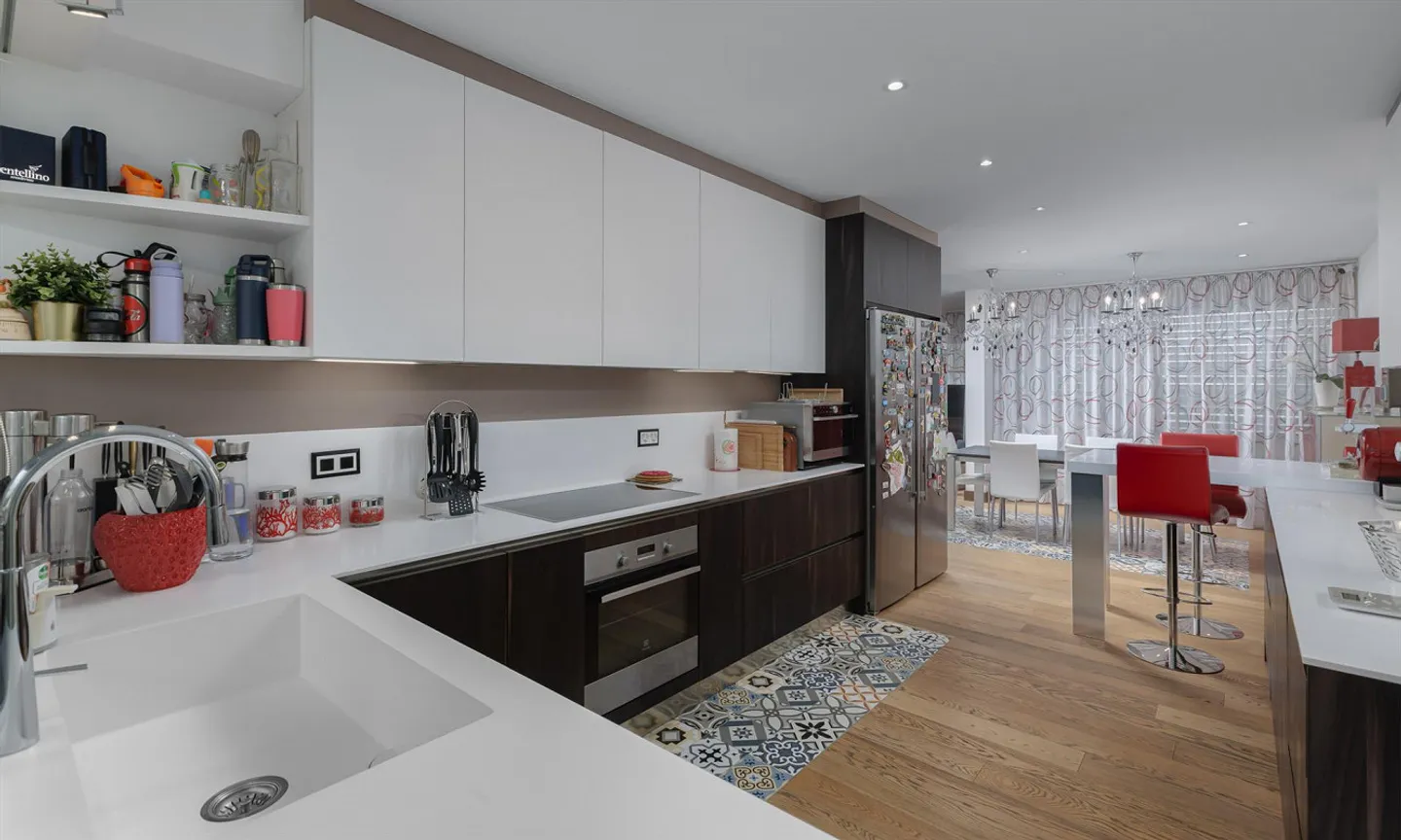 Moderno appartamento di 5,5 stanze con piscina a Pregassona - Foto 2 di 10