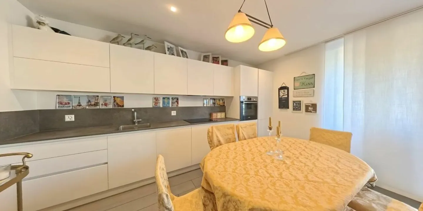 Moderno, di design, luminoso ed elegante - Foto 2 di 7