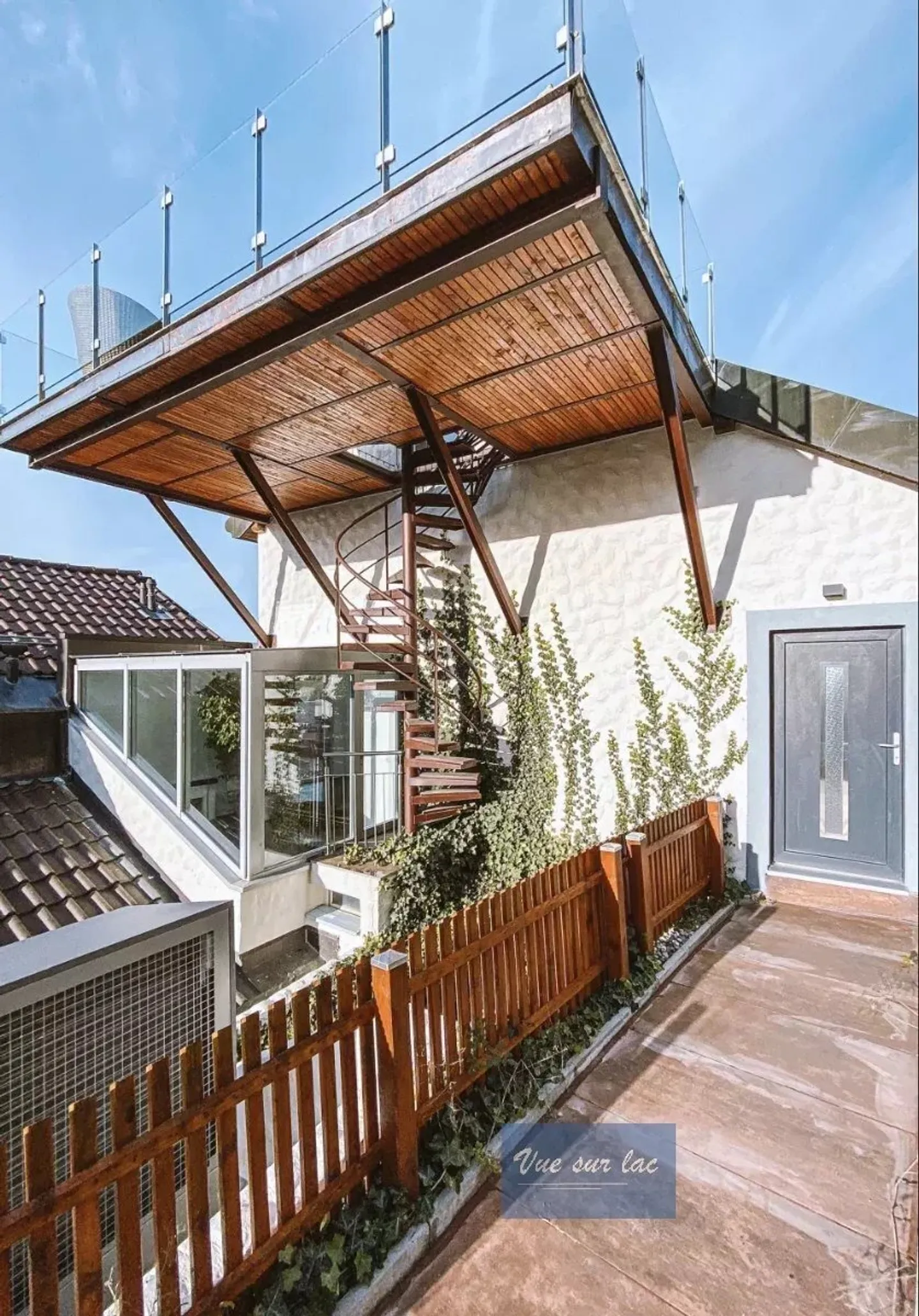 Villa moderne avec vue sur le lac - Photo 8 sur 11