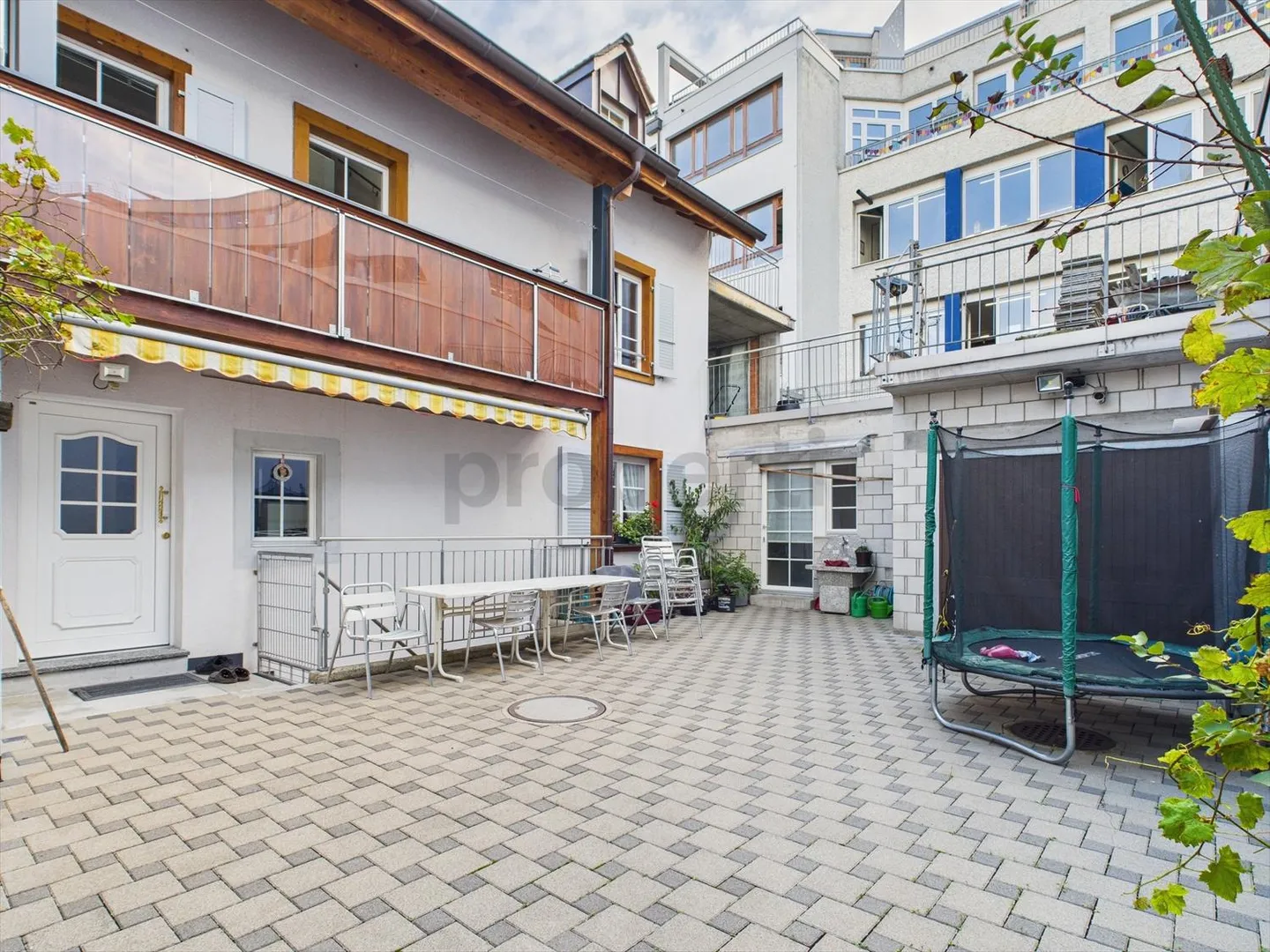 «Einladendes Reihenhaus in Basel mit 6.5 Zimmern» - Foto 1 von 12