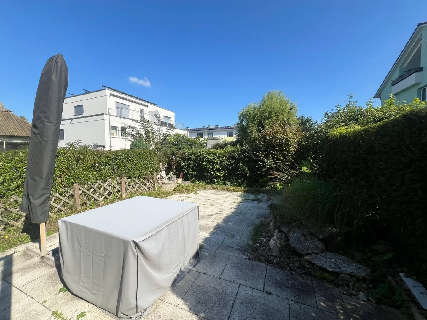 Row house for sale - Photo 2 of 13