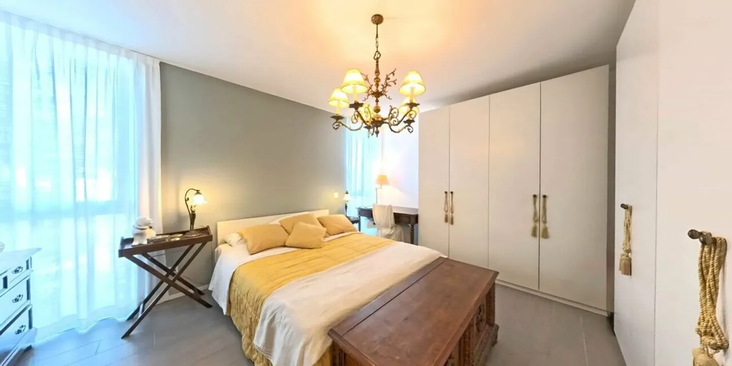 Moderno, di design, luminoso ed elegante - Foto 4 di 7