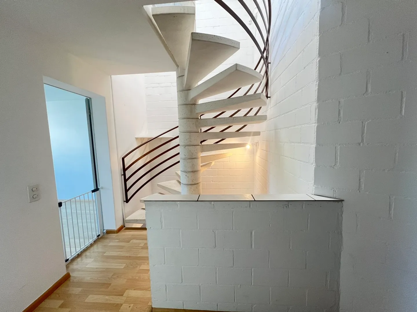 Row house for sale - Photo 8 of 13