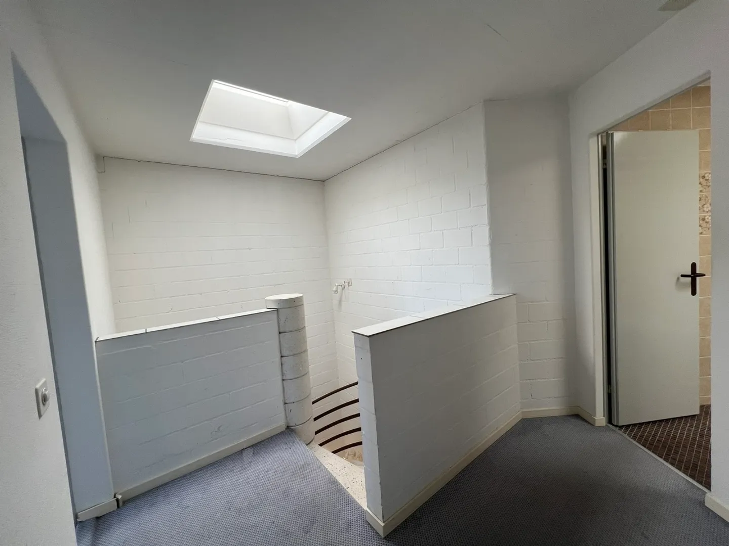 Row house for sale - Photo 10 of 13