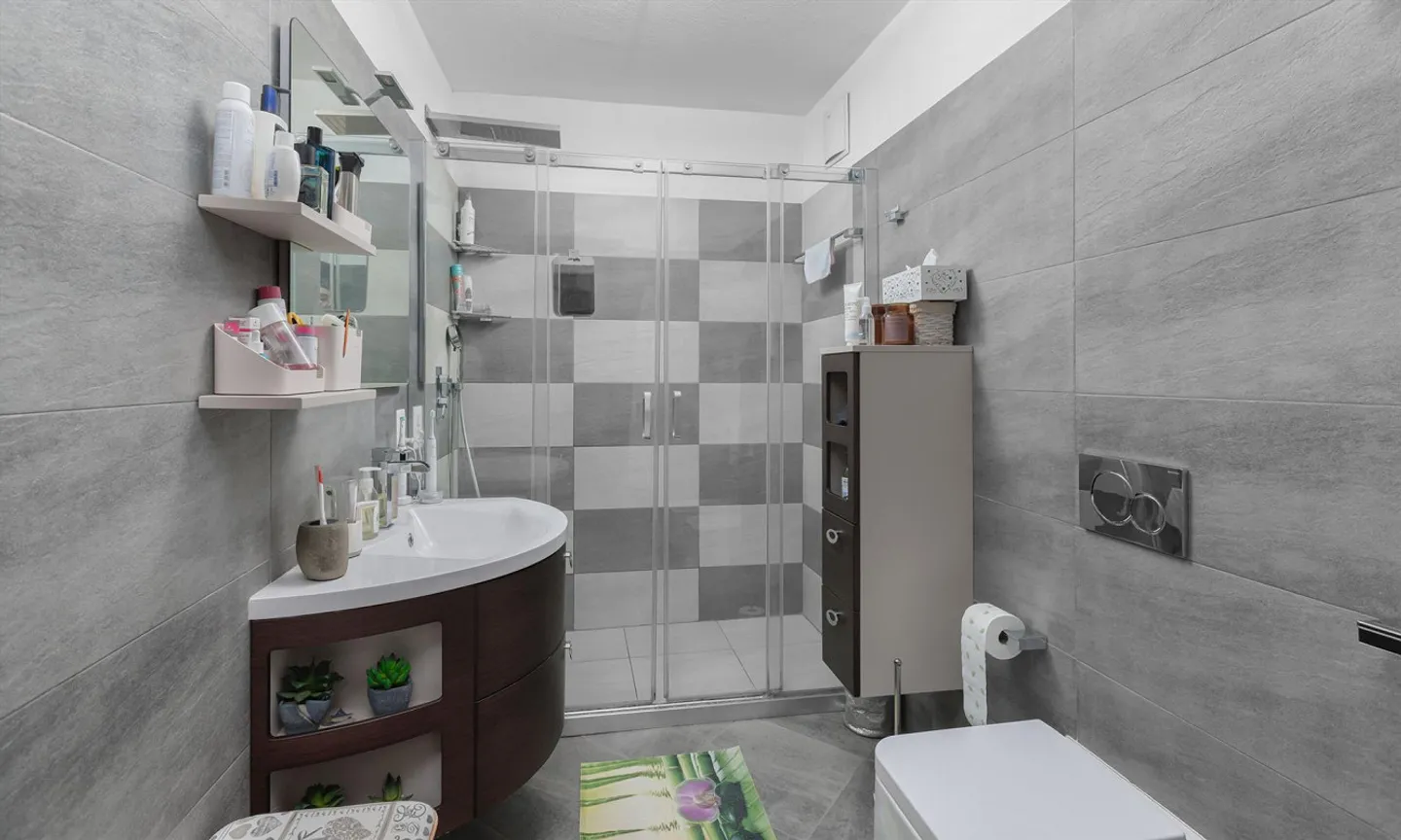 Moderno appartamento di 5,5 stanze con piscina a Pregassona - Foto 4 di 10