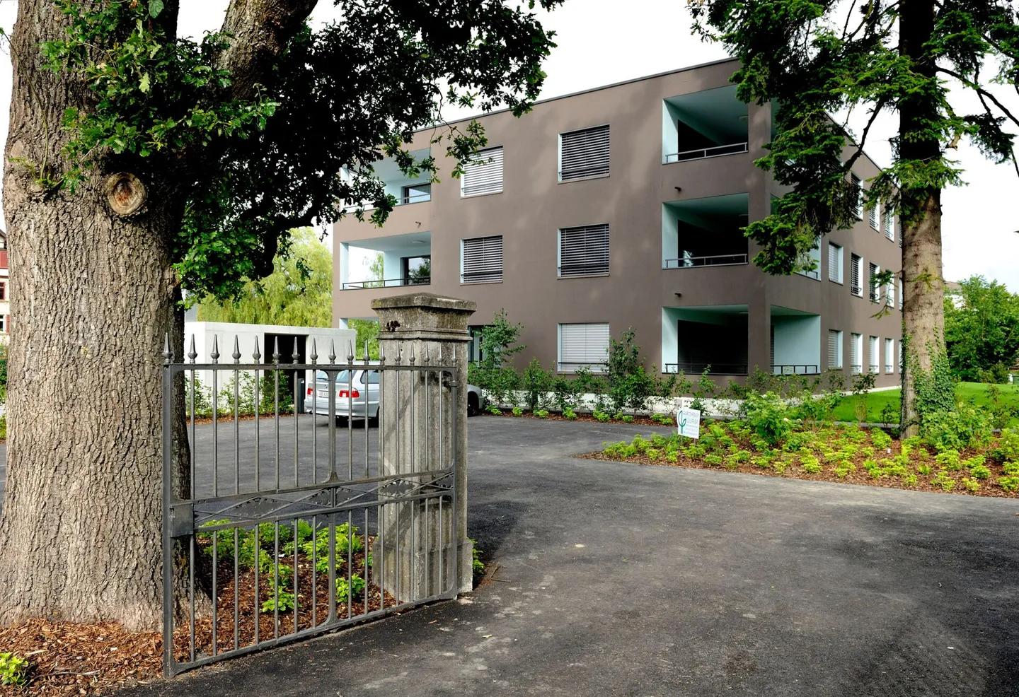 Appartement moderne de 3,5 pièces en plein centre-ville et pourtant dans la verdure - Photo 1 sur 9