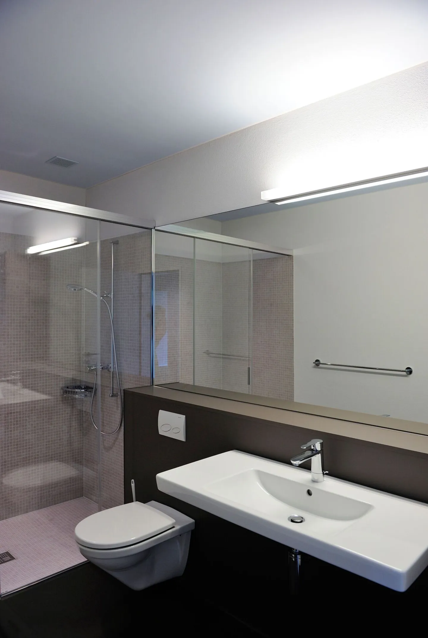 Appartement moderne de 3,5 pièces en plein centre-ville et pourtant dans la verdure - Photo 6 sur 9