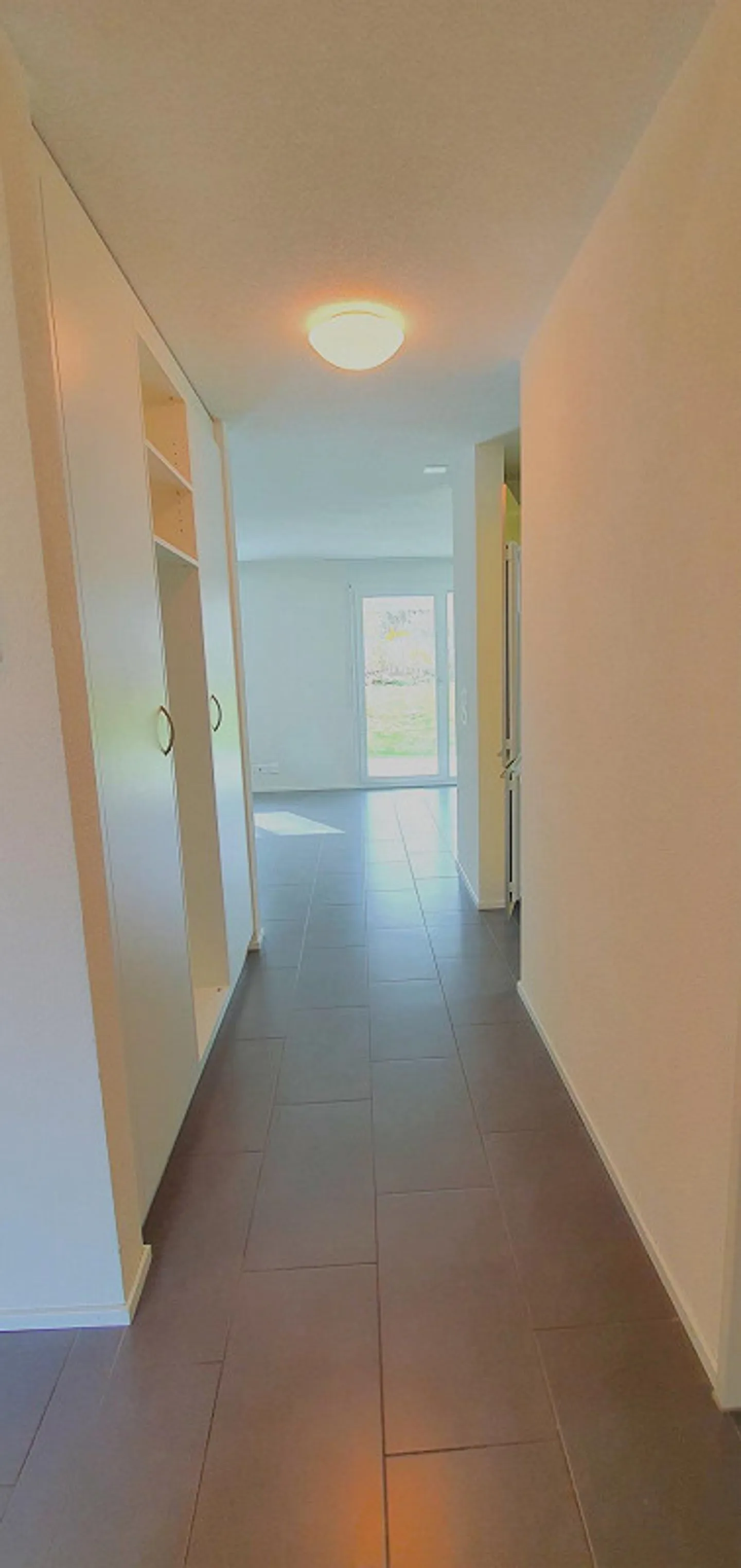 Appartamento di 3,5 stanze ben posizionato al piano terra con area giardino - Foto 12 di 24