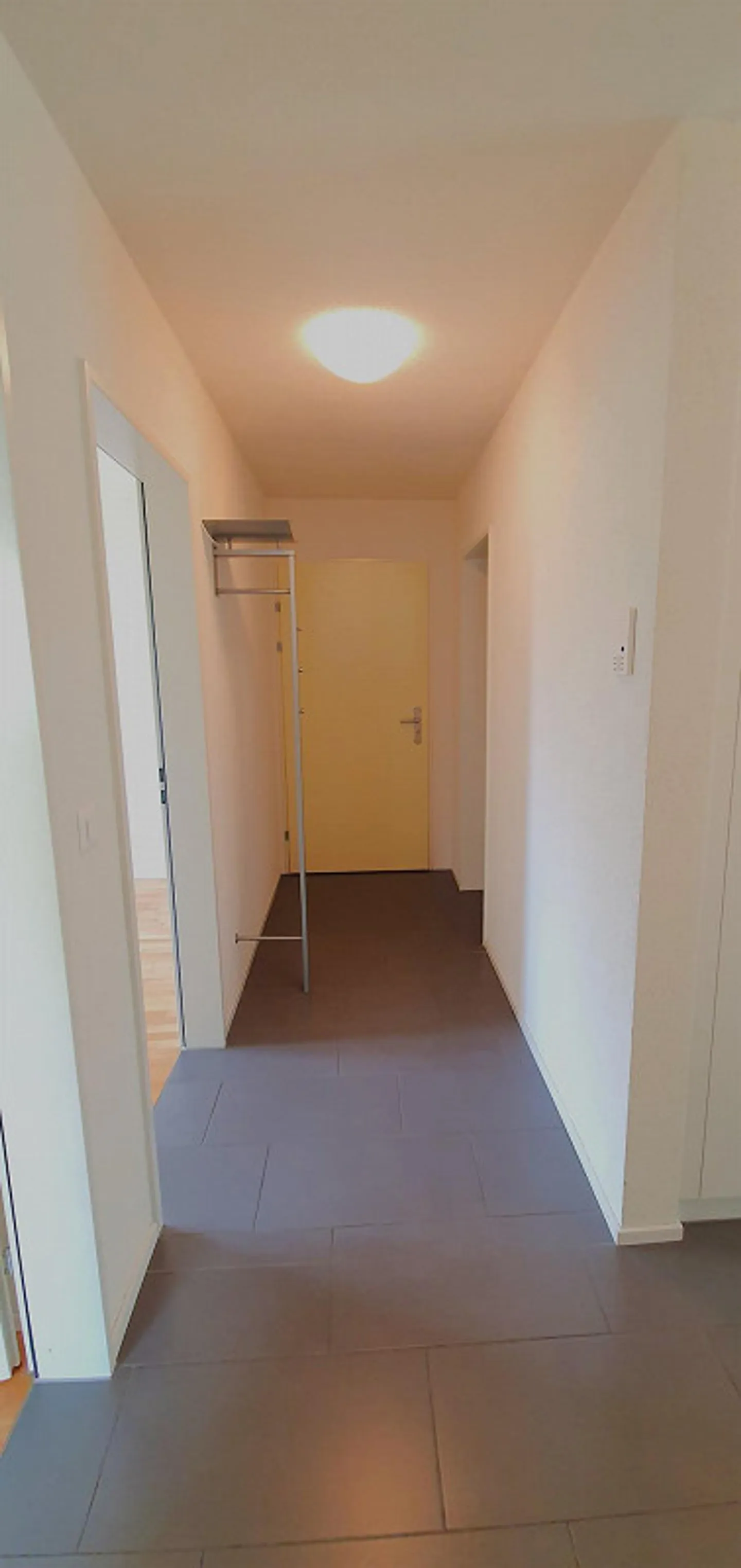 Appartamento di 3,5 stanze ben posizionato al piano terra con area giardino - Foto 13 di 24
