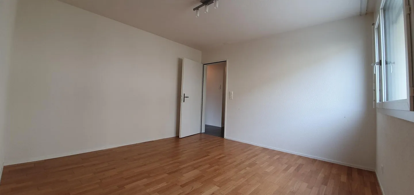 Appartamento di 3,5 stanze ben posizionato al piano terra con area giardino - Foto 16 di 24