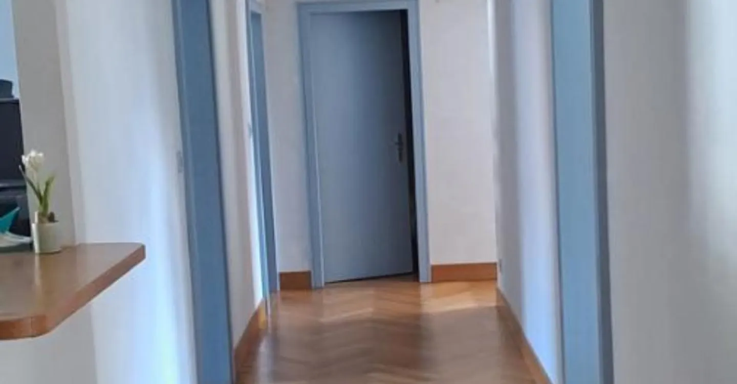 LARGE OFFICE WITH CHARACTER FOR RENT IN DOWNTOWN MARTIGNY - Photo 3 of 10
