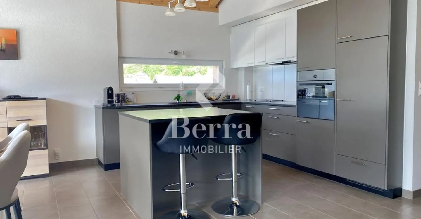 Superb duplex - Photo 1 of 13