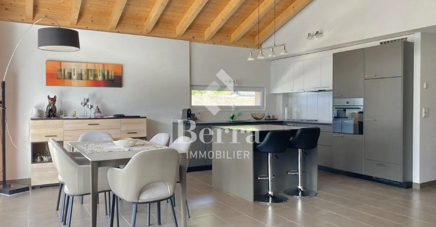 Superb duplex - Photo 2 of 13