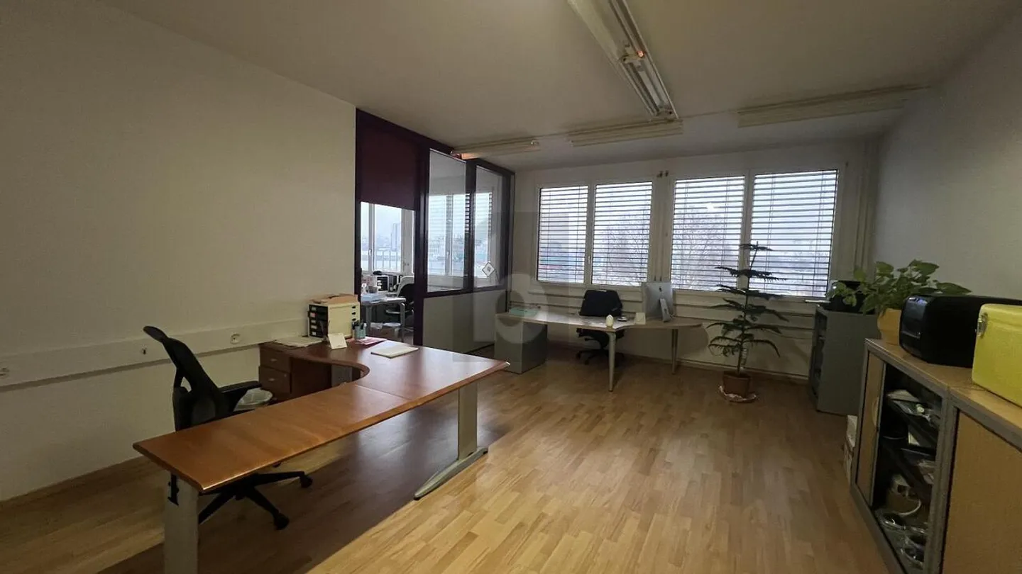 Bureau Lumineux et Fonctionnel - Photo 1 sur 6