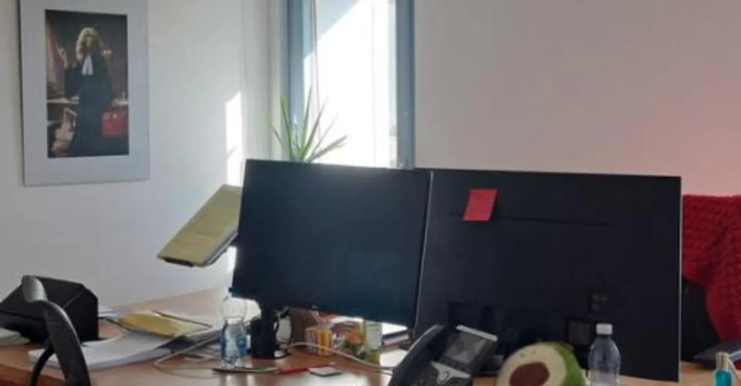 LARGE OFFICE WITH CHARACTER FOR RENT IN DOWNTOWN MARTIGNY - Photo 7 of 10