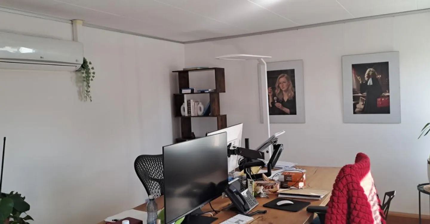 LARGE OFFICE WITH CHARACTER FOR RENT IN DOWNTOWN MARTIGNY - Photo 8 of 10