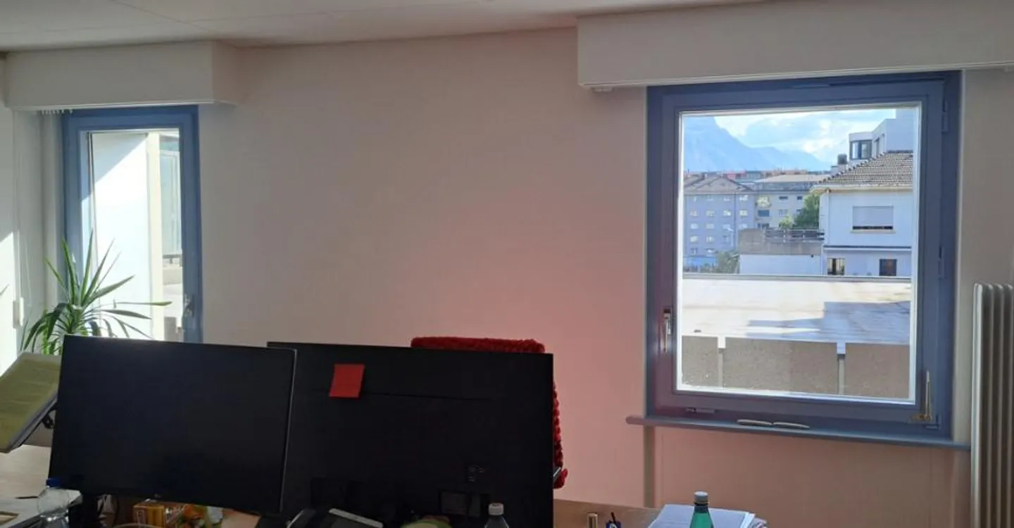 LARGE OFFICE WITH CHARACTER FOR RENT IN DOWNTOWN MARTIGNY - Photo 9 of 10