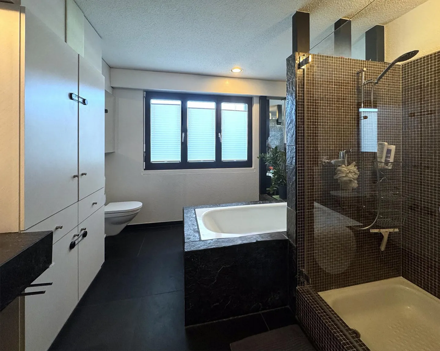 Appartement spacieux de 6 pièces avec terrasse et finition de haute qualité - Photo 11 sur 14