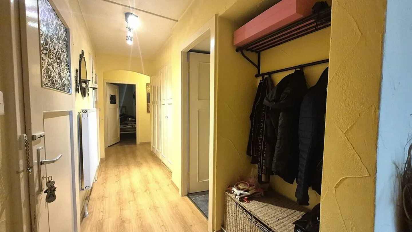 Stunning 6-room apartment with parking space and various outbuildings - Photo 5 of 18