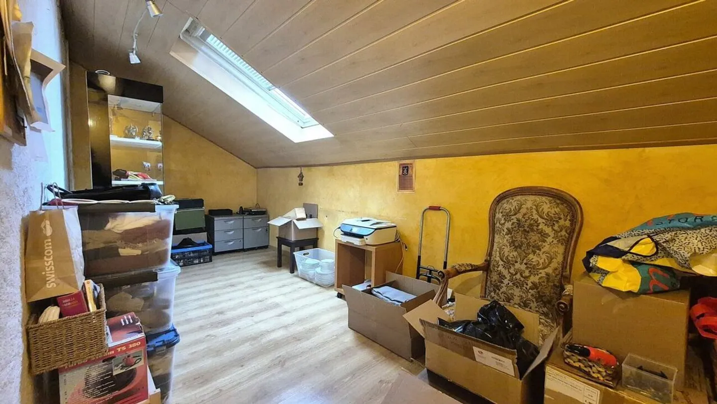 Stunning 6-room apartment with parking space and various outbuildings - Photo 9 of 18