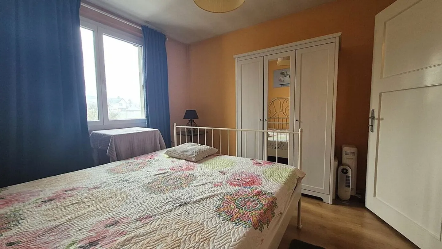 Stunning 6-room apartment with parking space and various outbuildings - Photo 11 of 18