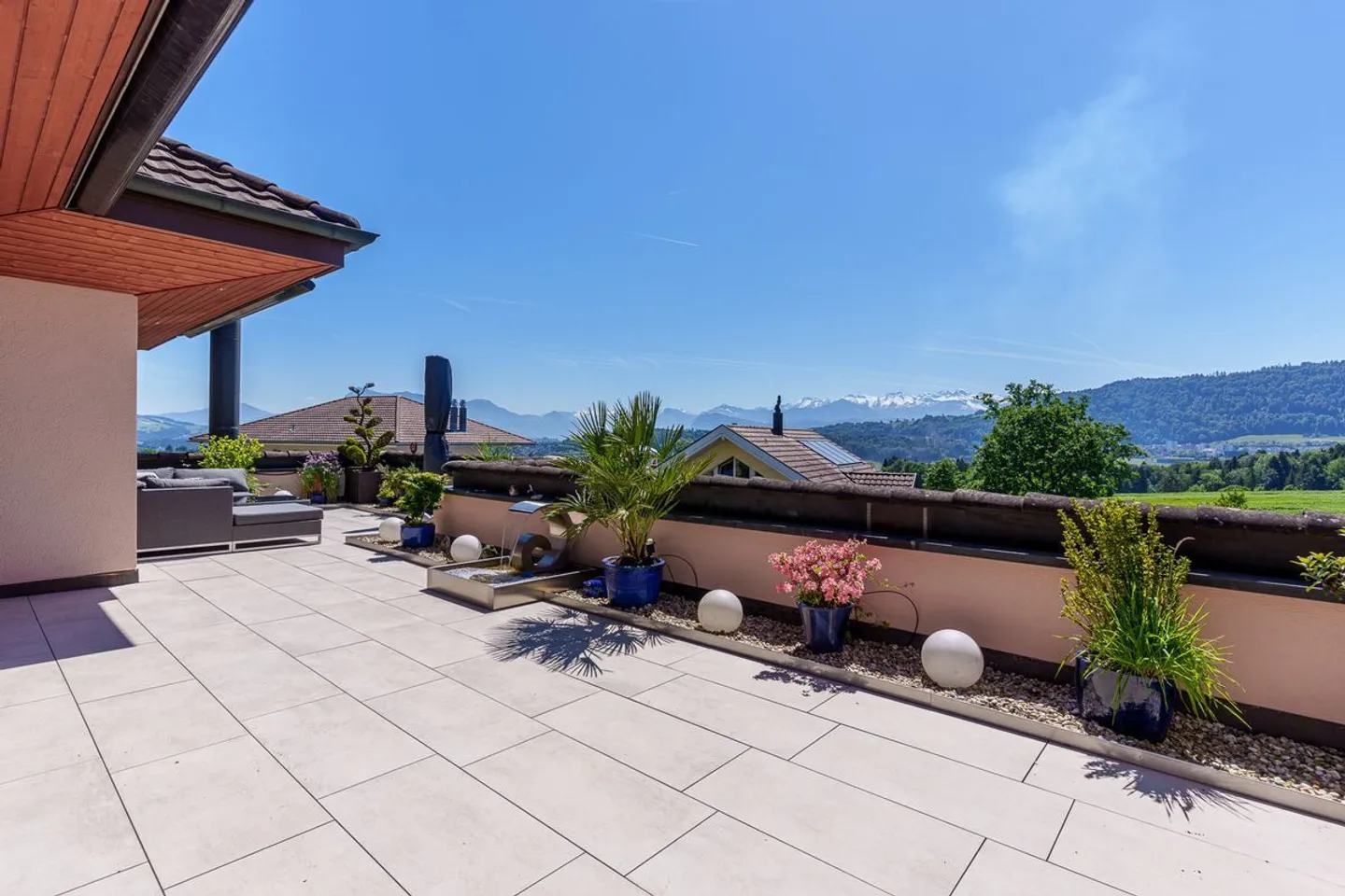 Exklusives Apartment mit Terrasse - Foto 1 von 13