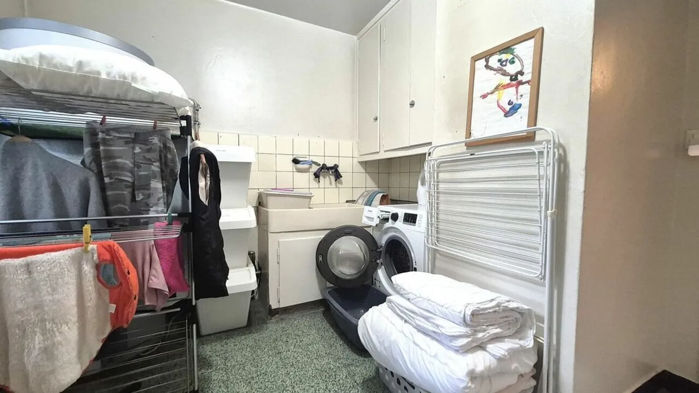 Stunning 6-room apartment with parking space and various outbuildings - Photo 13 of 18