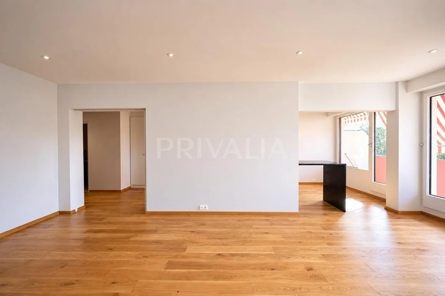 Magnificent crossing apartment on a high floor - Photo 1 of 7
