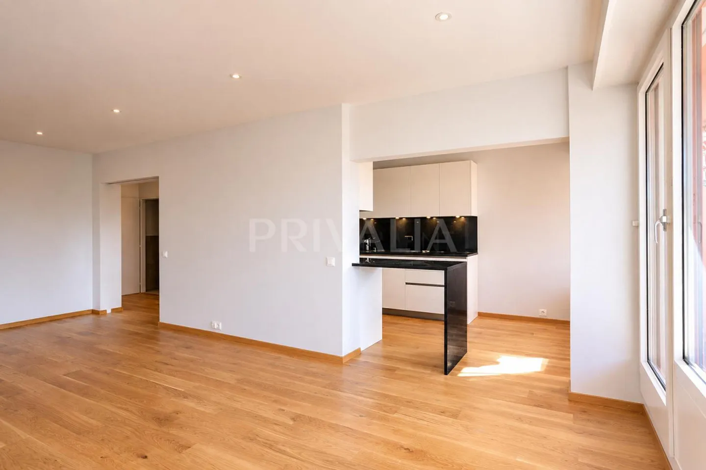 Magnificent crossing apartment on a high floor - Photo 2 of 7