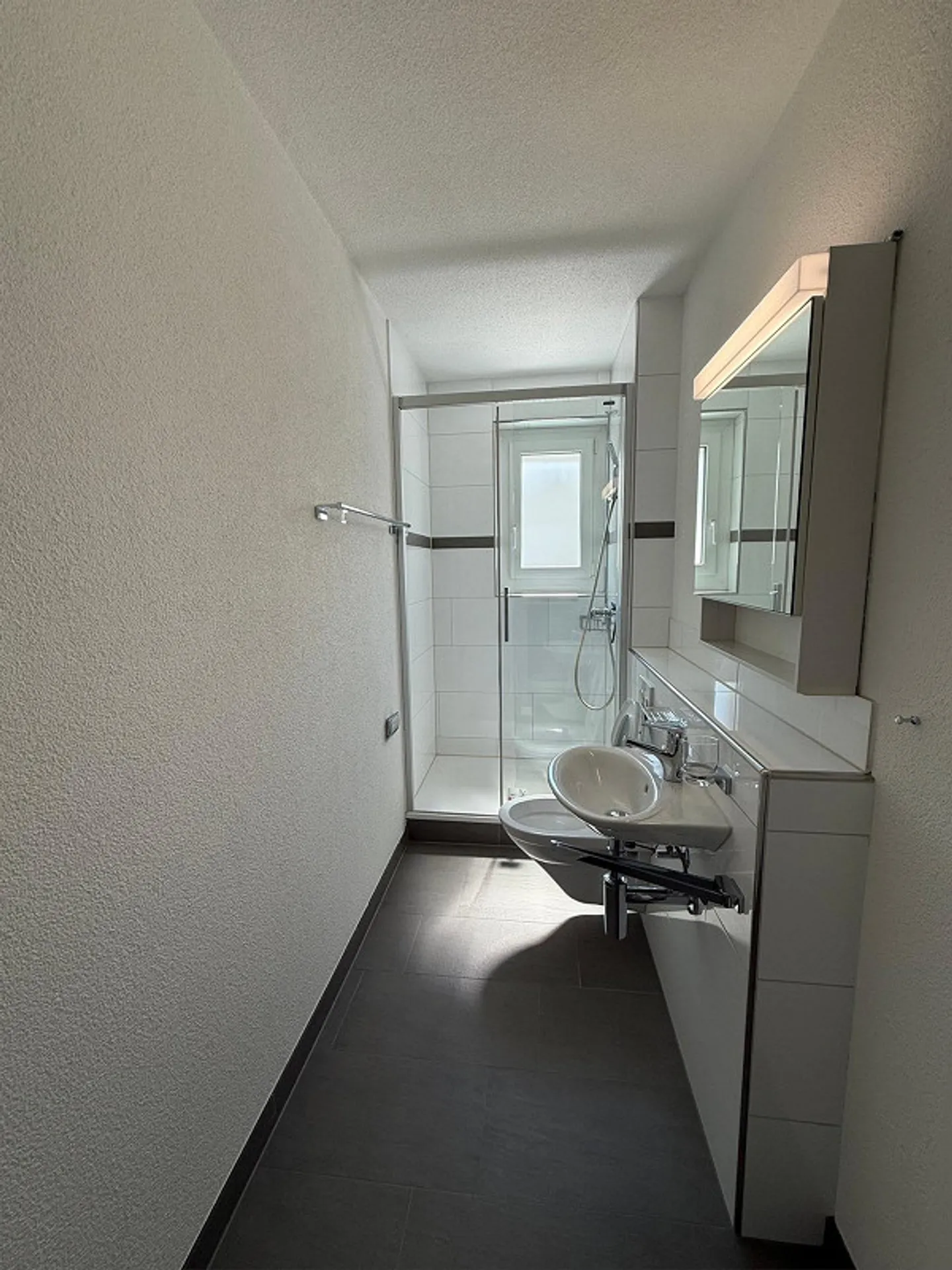 La tua nuova casa in una posizione centrale con fascino e camino - Foto 8 di 10