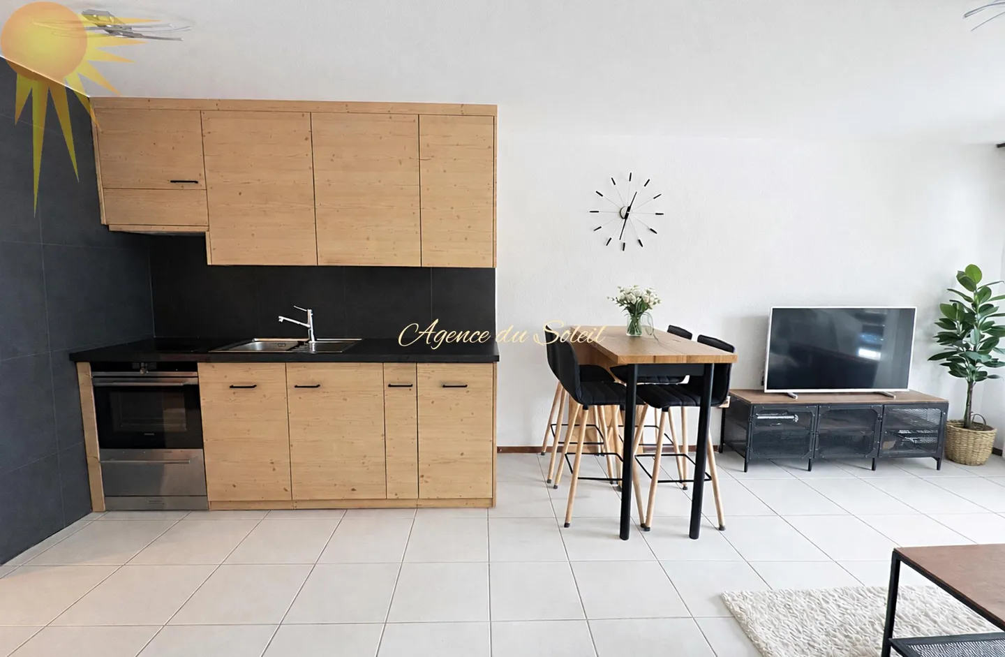 Adorable 2,5-Zimmer-Wohnung, die vollständig renoviert wurde, am Rande des Golf Ballesteros in Crans! - Foto 2 von 11