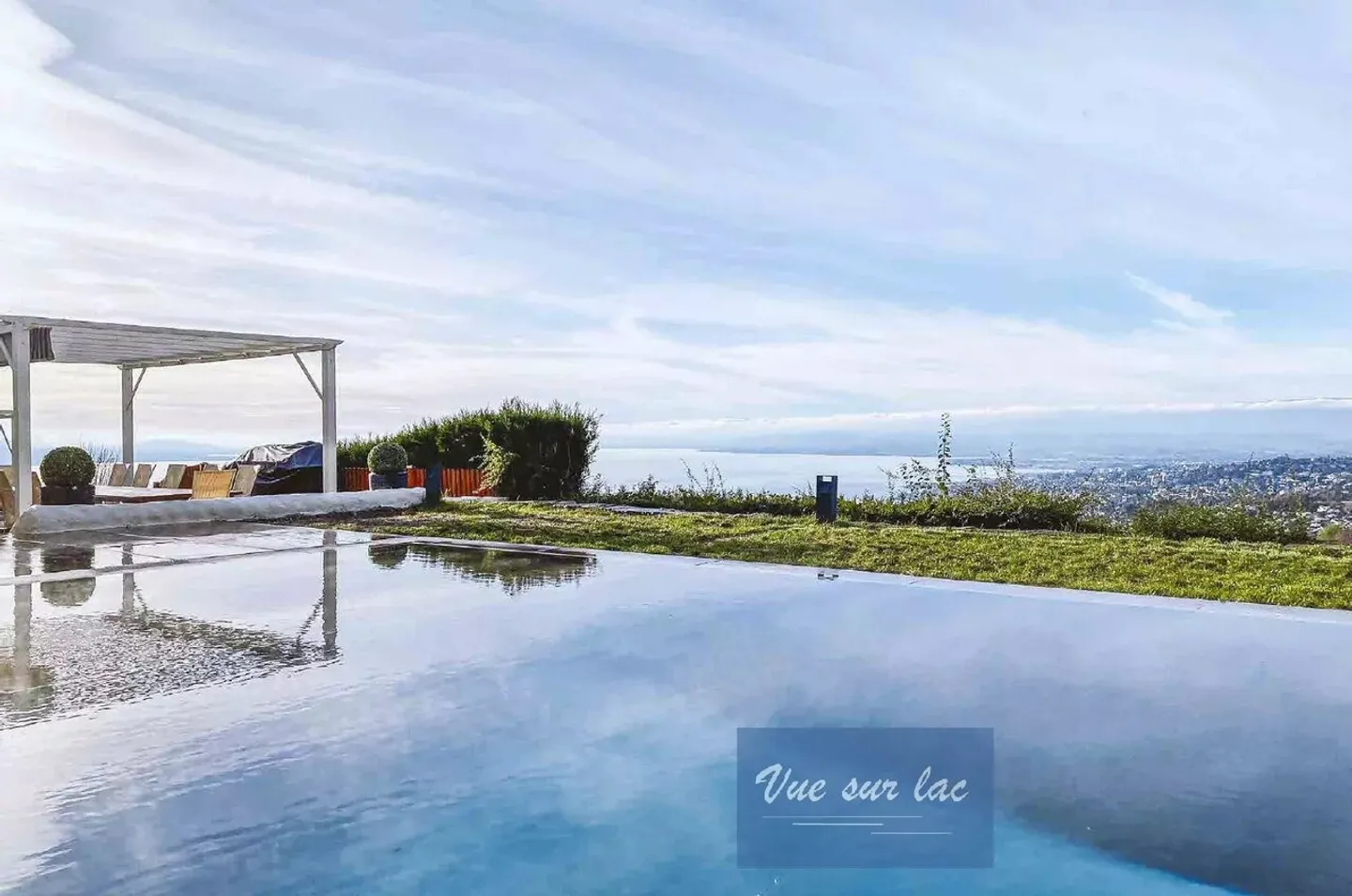 Chalet mit atemberaubendem Seeblick - Foto 1 von 13