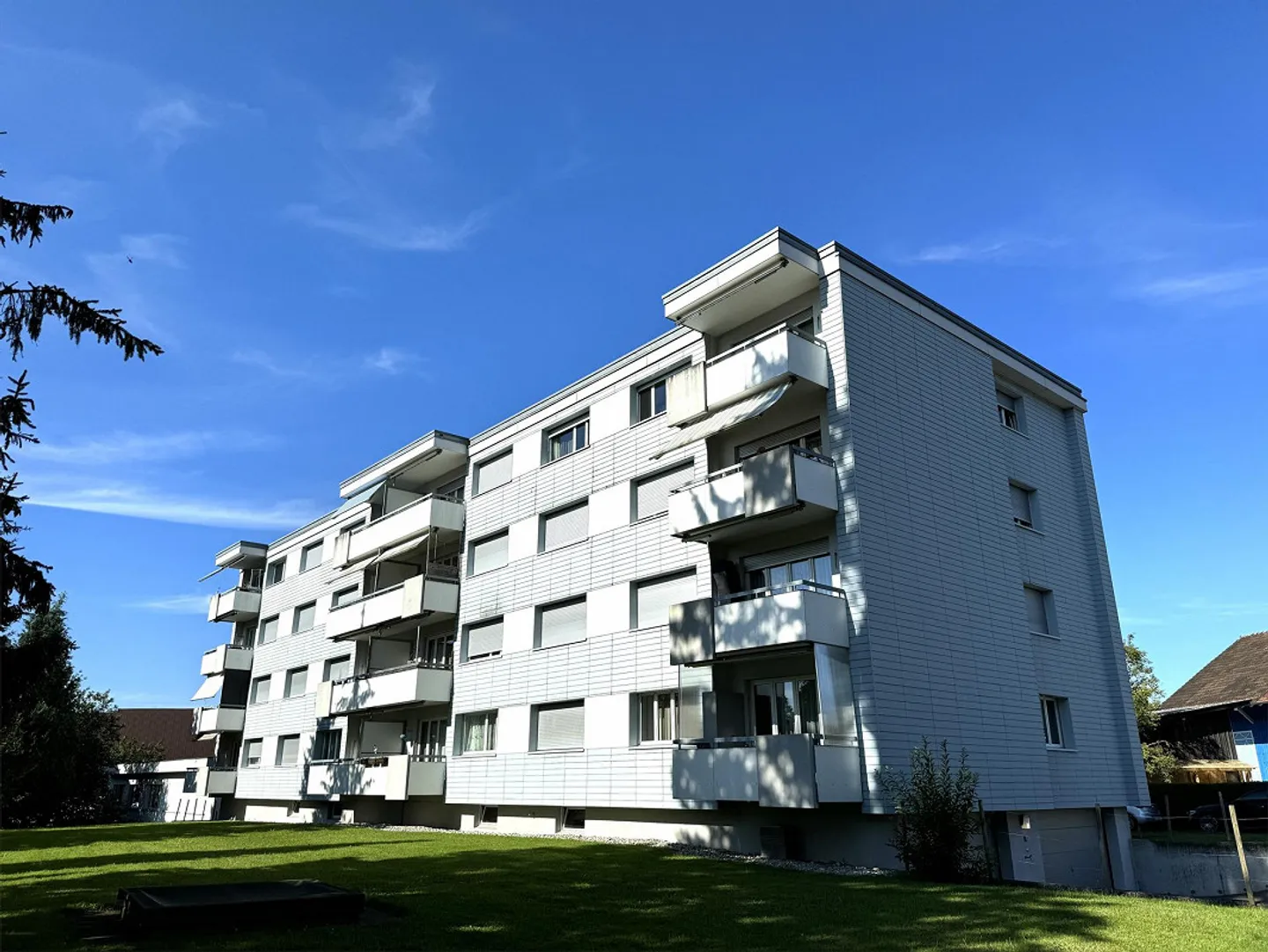 grosszügige 3.5-Zimmer-Wohnung in gepflegtem Mehrfamilienhaus - Foto 1 von 9