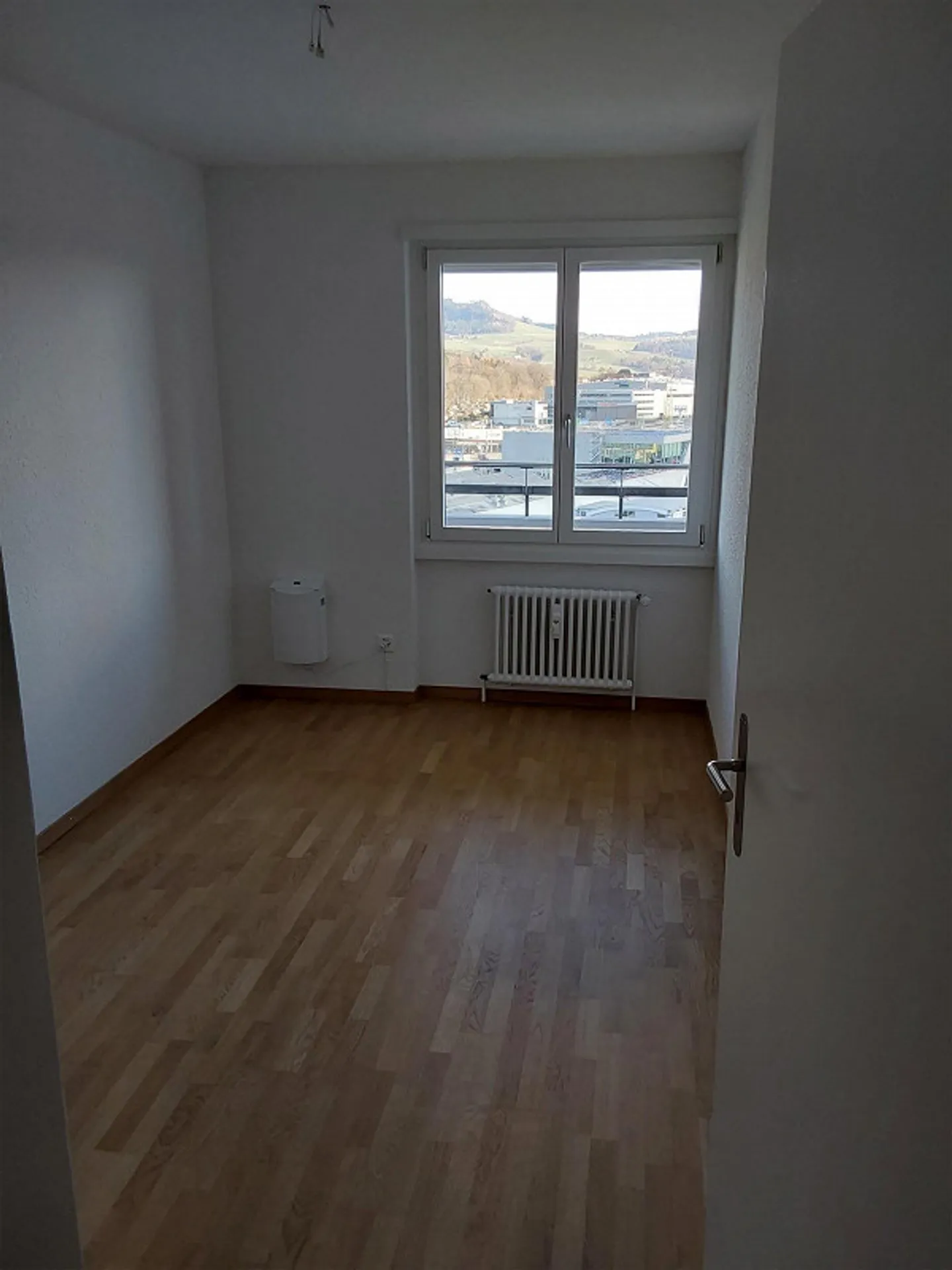 Appartement lumineux de 3,5 pièces au 10ème étage avec belle vue - Photo 9 sur 14