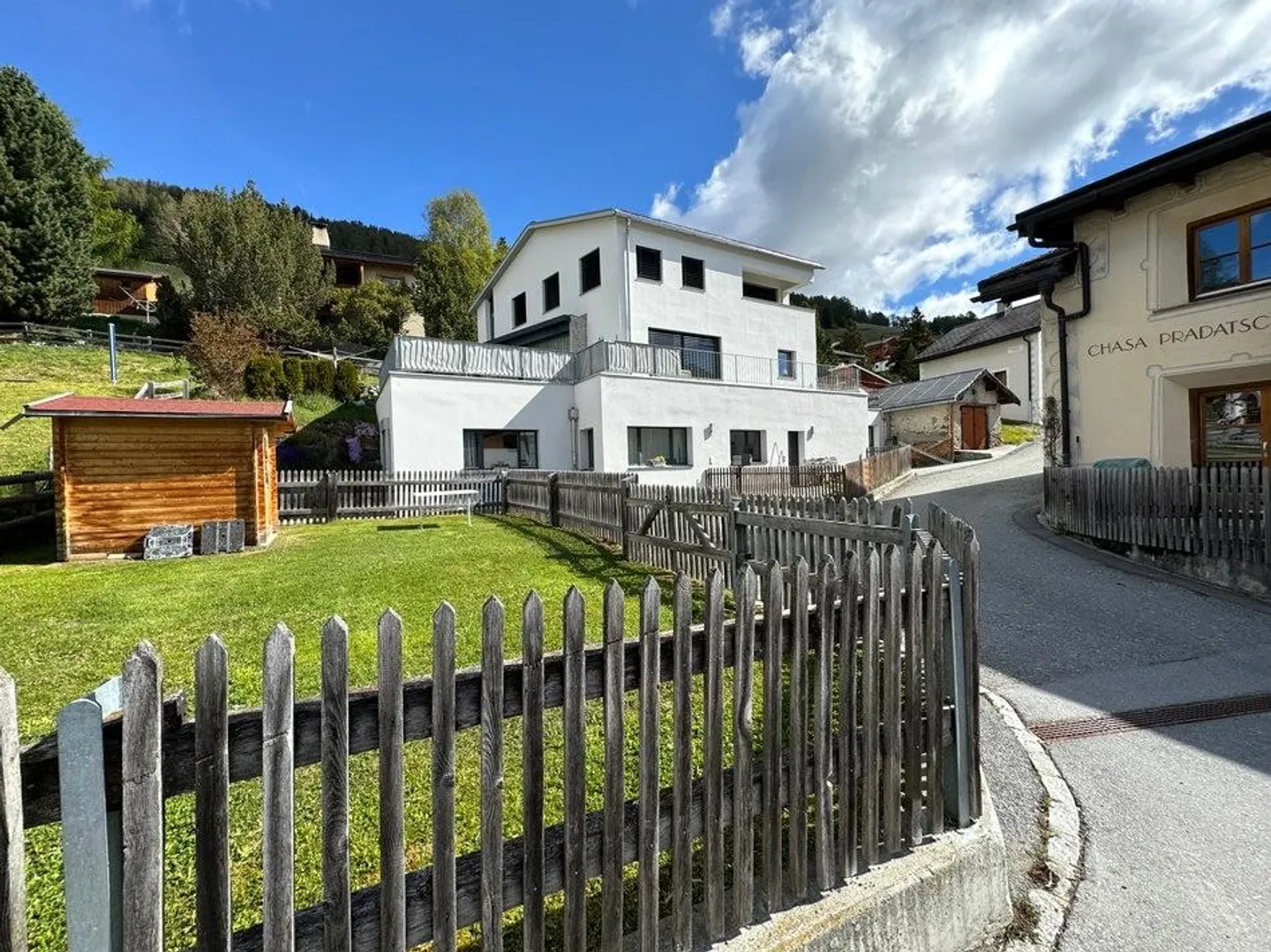 Charmantes Haus mit Einliegerwohnung - Foto 1 von 8