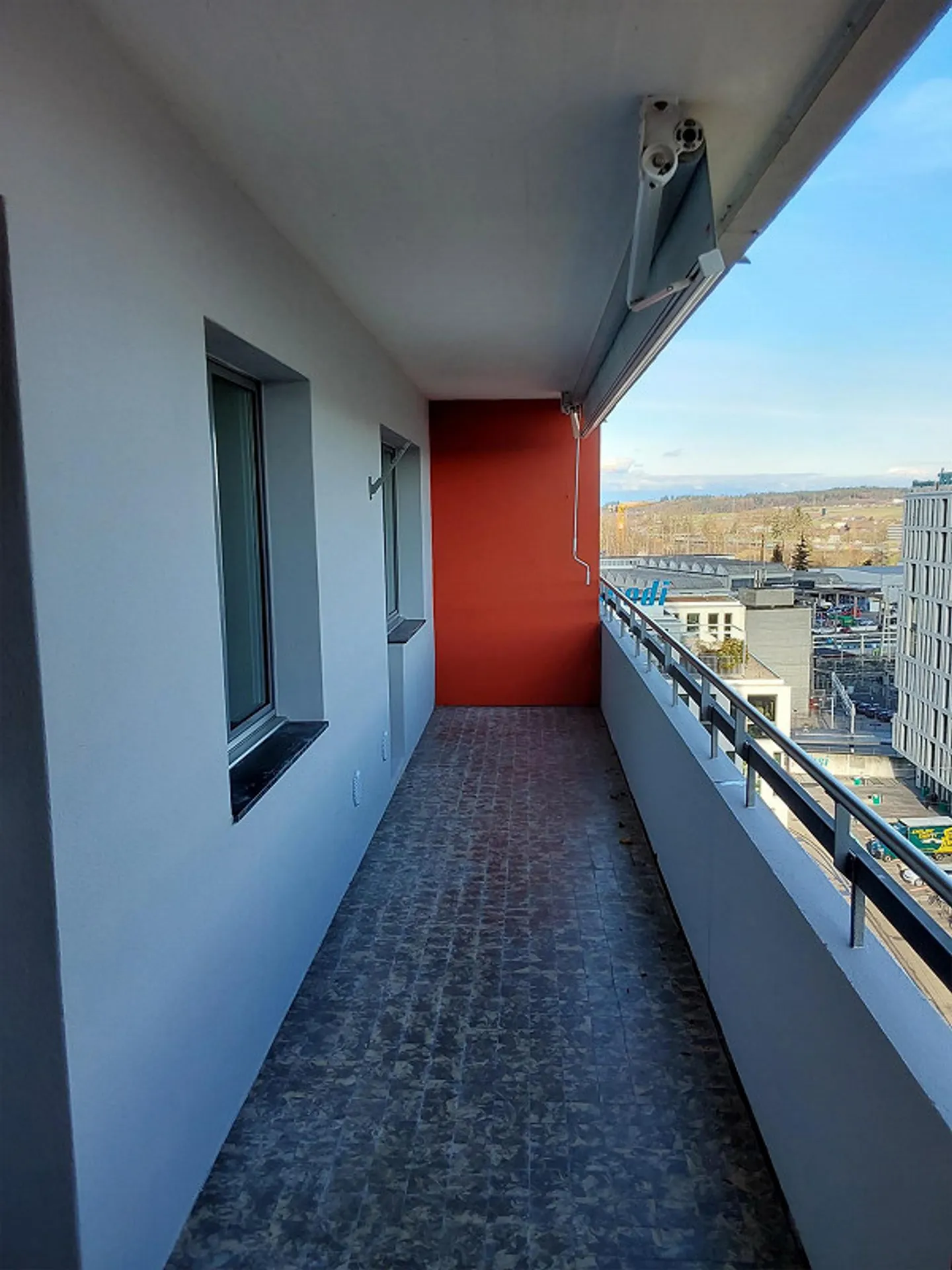 Appartement lumineux de 3,5 pièces au 10ème étage avec belle vue - Photo 2 sur 14