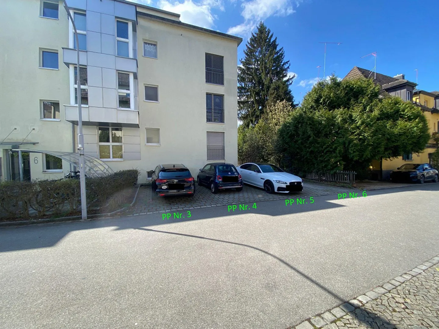 Aussenparkplatz & Motorradplatz - Foto 1 von 2