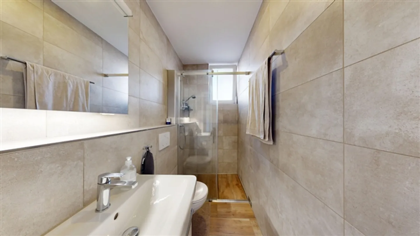 «Moderne 4.5-Zimmer-Maisonettewohnung mit Terrasse und eigenem Garten» - Foto 11 von 20