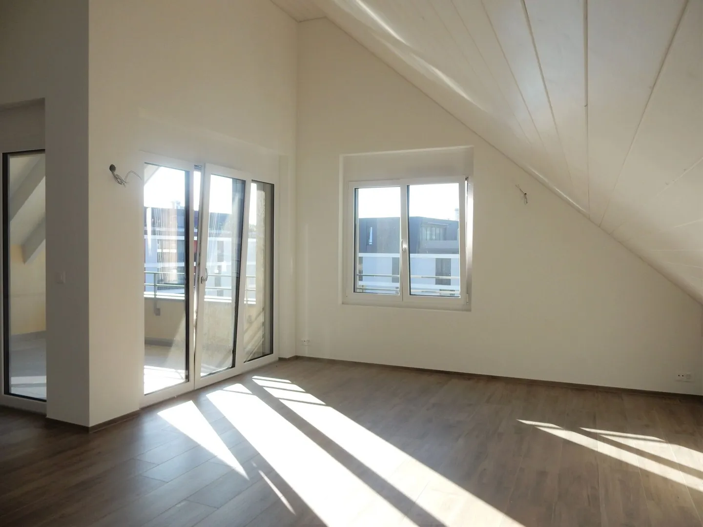 Stylish living above the rooftops of Esslingen - modern apartment near the train station - Photo 5 of 9