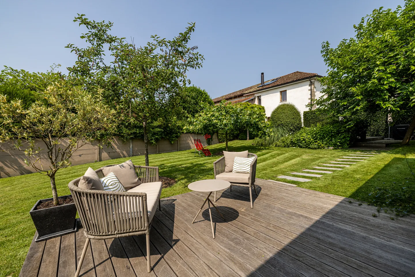 Incantevole casa di villaggio ristrutturata con gusto nel cuore di Russin - Foto 1 di 13