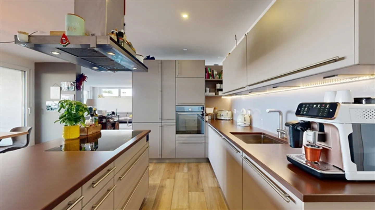 «Moderne 4.5-Zimmer-Maisonettewohnung mit Terrasse und eigenem Garten» - Foto 10 von 20