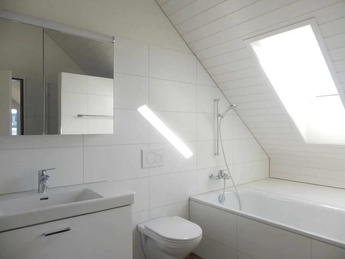 Stylish living above the rooftops of Esslingen - modern apartment near the train station - Photo 6 of 9