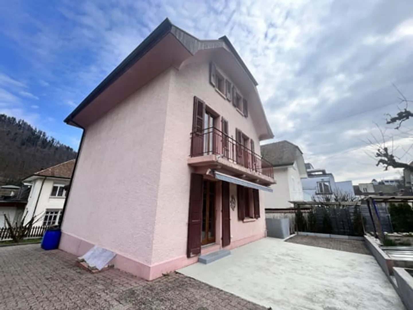 Casa unifamiliare affascinante e spaziosa con 7,5 stanze in una buona posizione - Foto 6 di 34